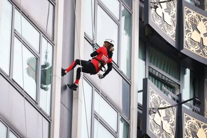NICHS Abseil 057
