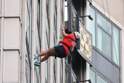 NICHS Abseil 064